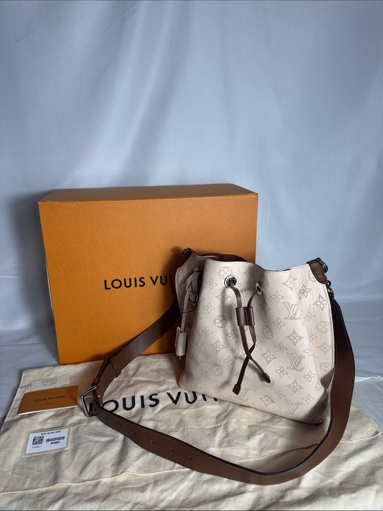 Louis Vuitton Handbags - Louis Vuitton Muria Bucket Bag Cream Mahina Leather Discreet Monogram